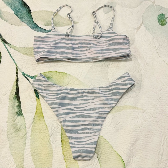NWOT SHEIN Zebra Print Bikini. 
Size 6/Medium. - Picture 4 of 4
